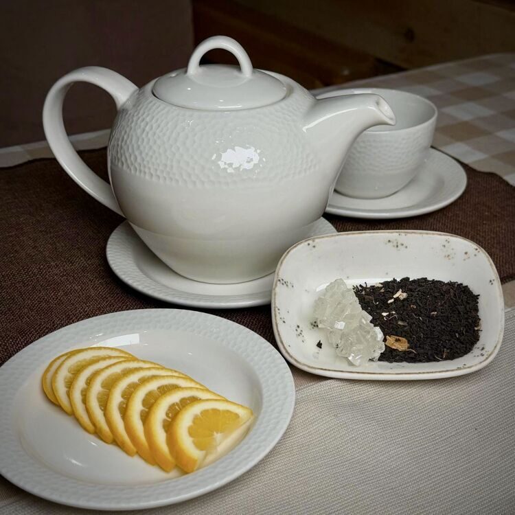 Black Tea with Lemon